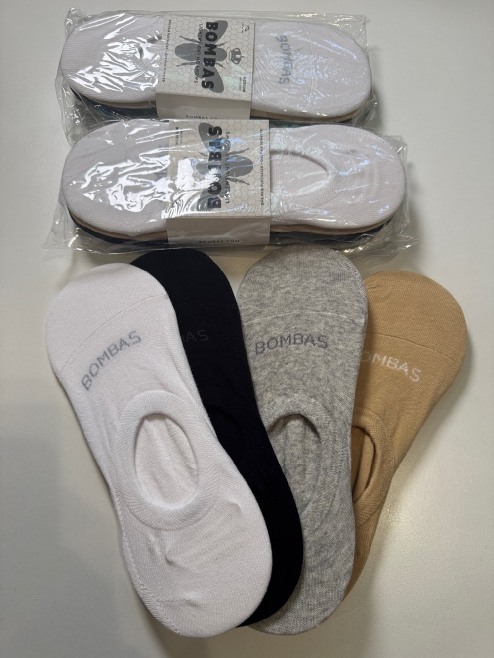 Bombas NWT 3-4ct total 12PR Unisex no show socks SZ:Med CLR:Tan,Wht,Blk,Gry